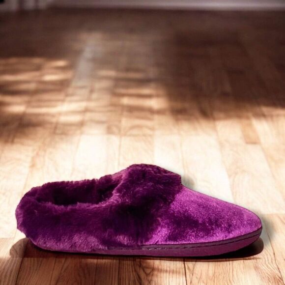 Burgundy Red Slip-on Faux Fur Rubber Sole Comfy Slippers by Dearfoams NEW - Picture 1 of 4